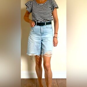 Express- Super High Waisted 90’s Bermuda Raw Hem Jeans Shorts- Light Wash- Sz- 4